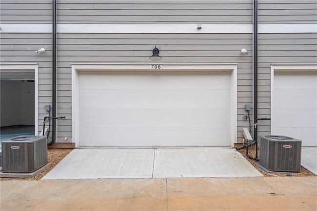 Building Photo - 708 Stickley Oak Way