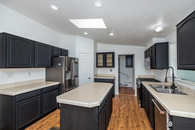 Building Photo - 10439 E 37th St