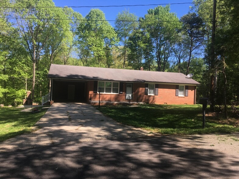 Quiet and well-maintained surroundings in a convenient location close to downtown Mount Holly, Freightliner, and Highway 16. New windows and doors help keep your utilities low. Carport and lockable storage room for your use. - 510 Short St