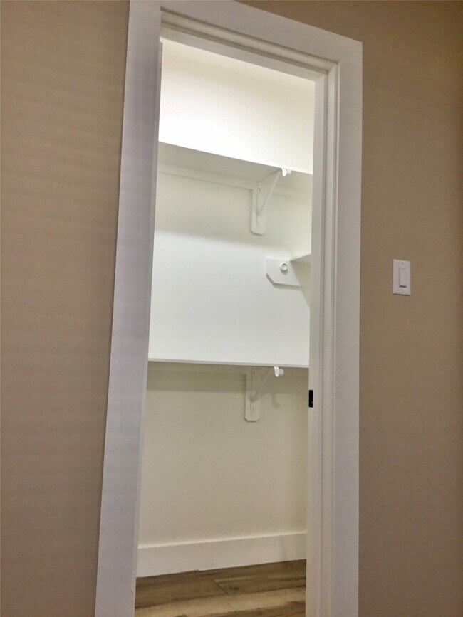 Building Photo - 2075 Briar Grove Dr