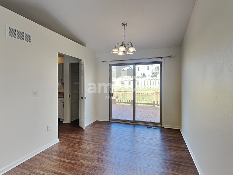 Building Photo - 7888 Edgewater Dr
