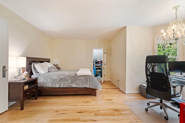 Building Photo - Private Retreat Backing to Trails in the Heart of Lake Oswego
