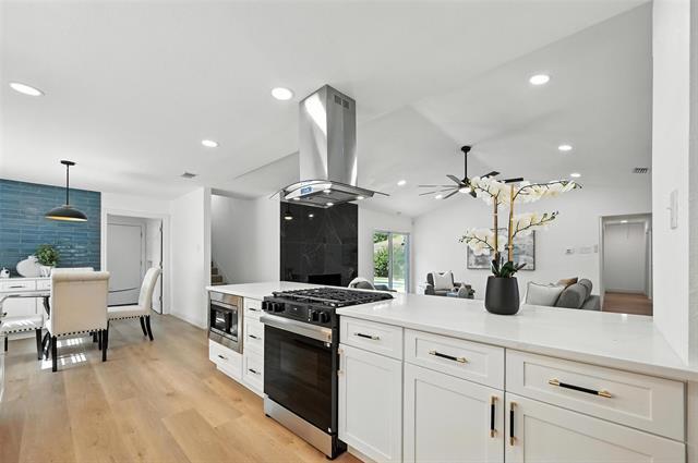 Building Photo - 7021 Thornwood Dr