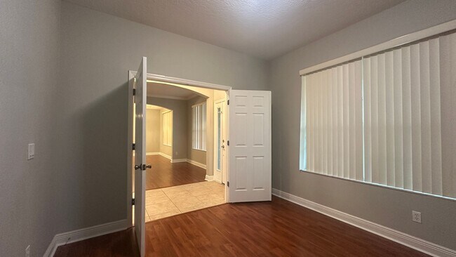 Building Photo - 418 Brentwood Club Cove
