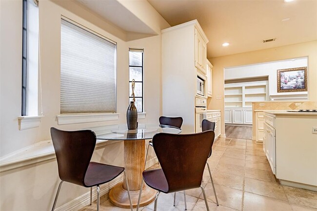 Building Photo - 3115 Evergreen Oak Dr
