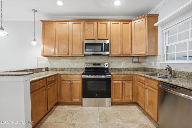 Building Photo - 1330 2nd St S