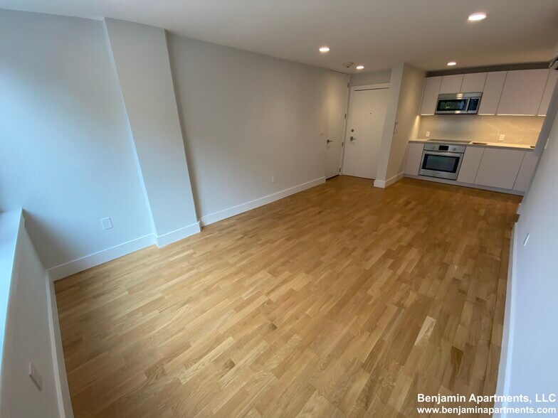 Building Photo - 334 Harvard St