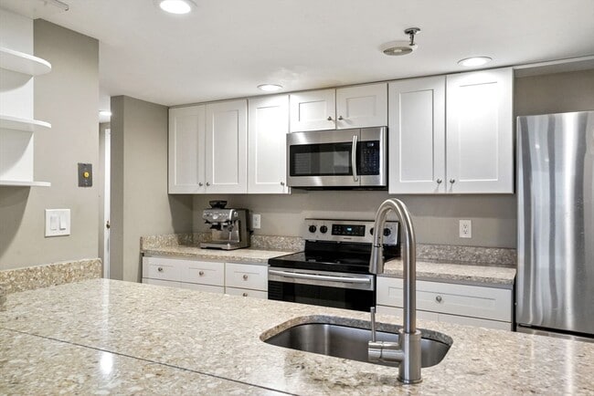 Building Photo - 20 Webster St