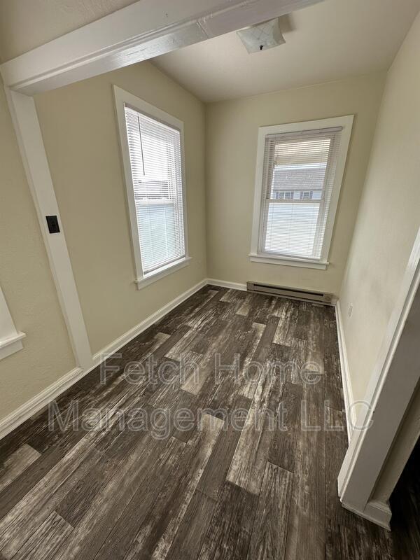 Building Photo - 107 Main -