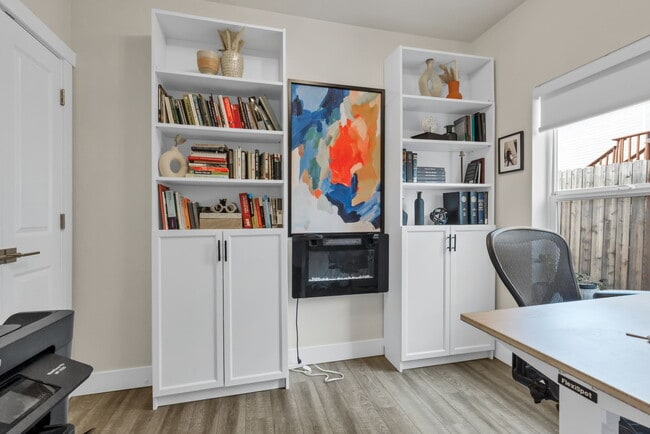 Building Photo - 3221 W Conejos Pl