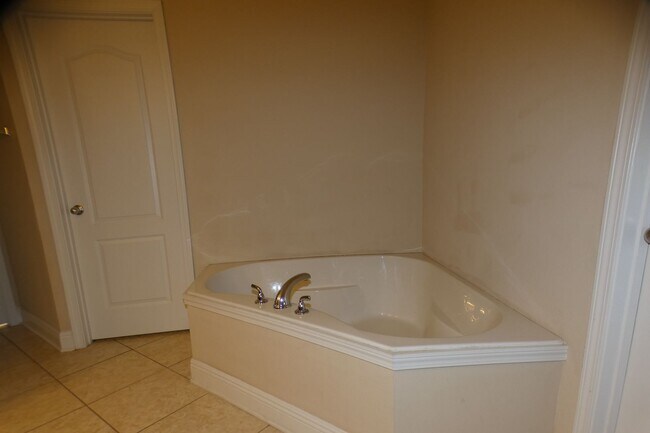 Building Photo - Spacious 4-Bedroom Home - Pace Mill Creek