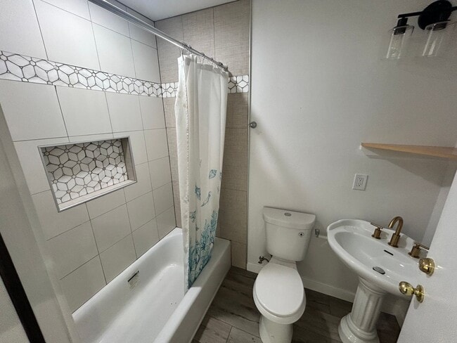 Building Photo - 3 Bedroom/2 Bath Home Located in Modesto