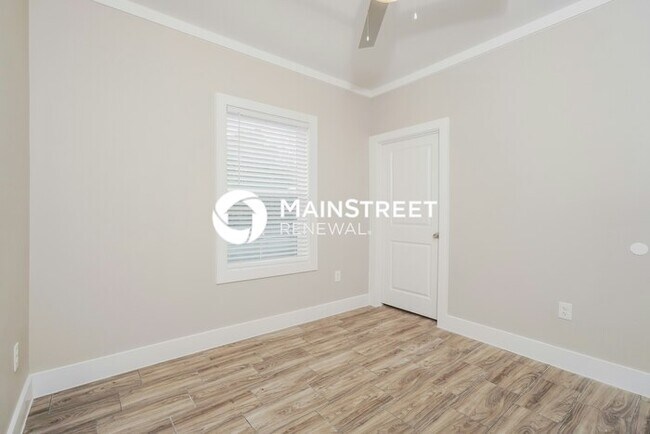 Building Photo - 4 Bedroom Pet-Friendly Home in San Antonio, TX with Main Street Renewal