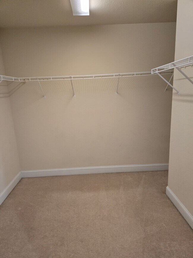 Building Photo - Lovely 3 Bedroom house near Town Center