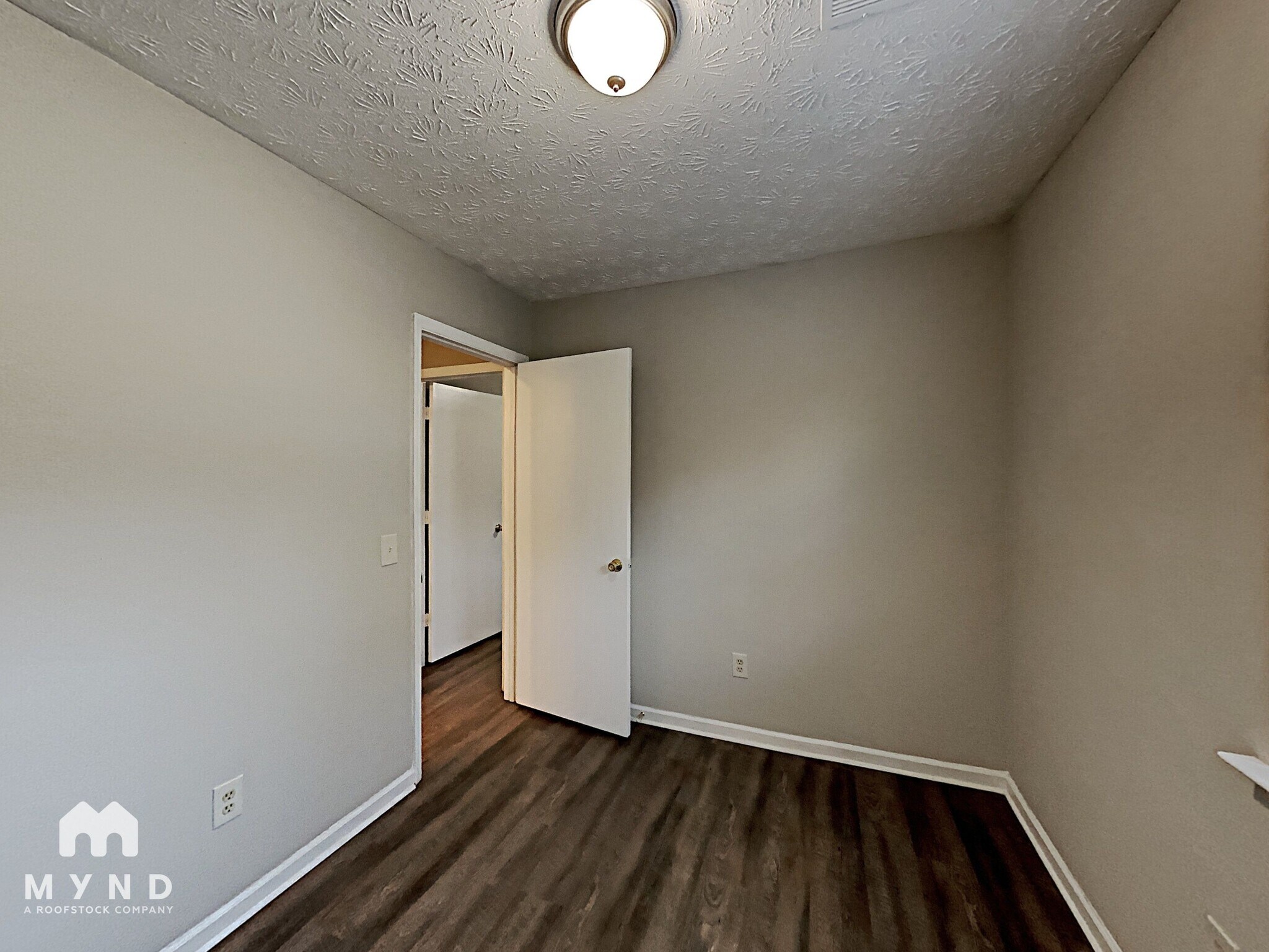 Building Photo - 2101 Mallard Way