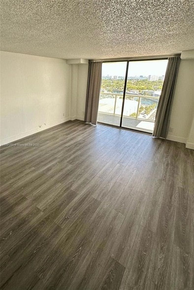 Building Photo - 13499 Biscayne Blvd