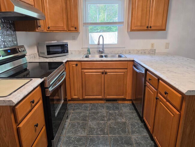 Building Photo - 2701 Patrick Rd