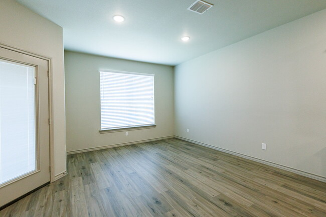Building Photo - Wonderful 3/2 in Wolfforth!!!