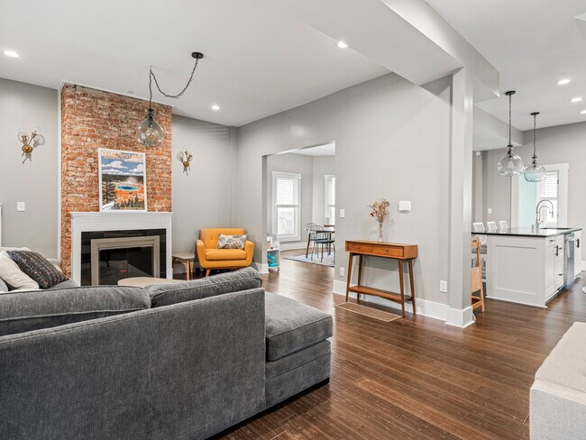 Building Photo - 622 N Hamilton Ave