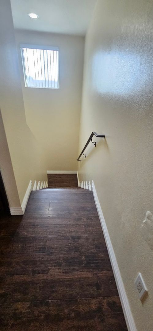 Building Photo - 75(611)