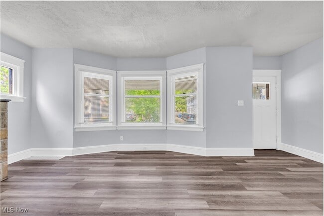 Building Photo - 3209 W 92nd St