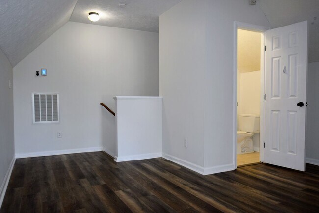Building Photo - 2828 Franzia Dr