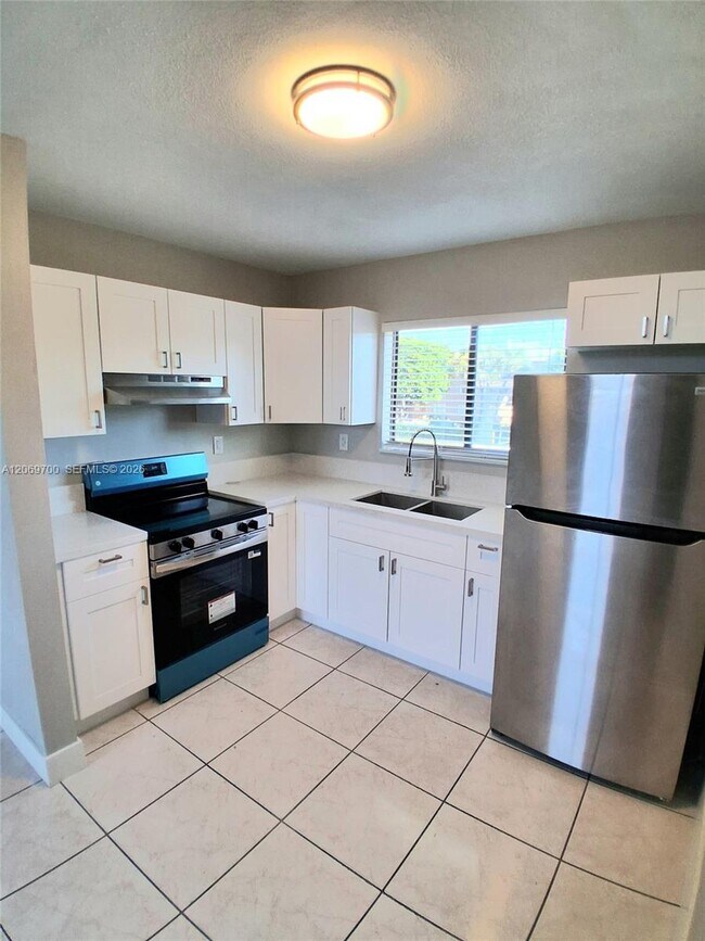 Building Photo - 2770 W 60th Pl