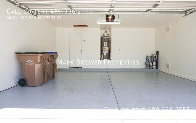 Building Photo - 1136 E Christopher St