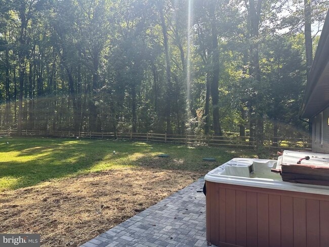 Building Photo - 827 Locust Dr