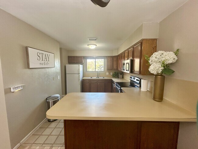 Building Photo - 300 Lucy Ln