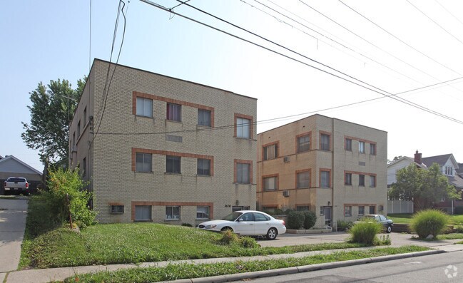 Building Photo - Mozart