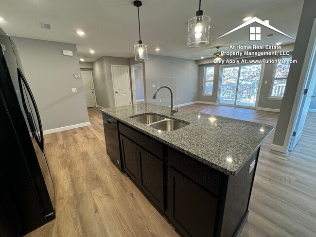 Building Photo - 2610 N Bluff St