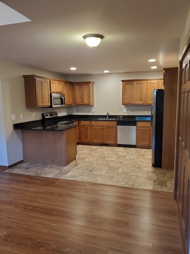 Building Photo - 536 Meadow Oak Cir