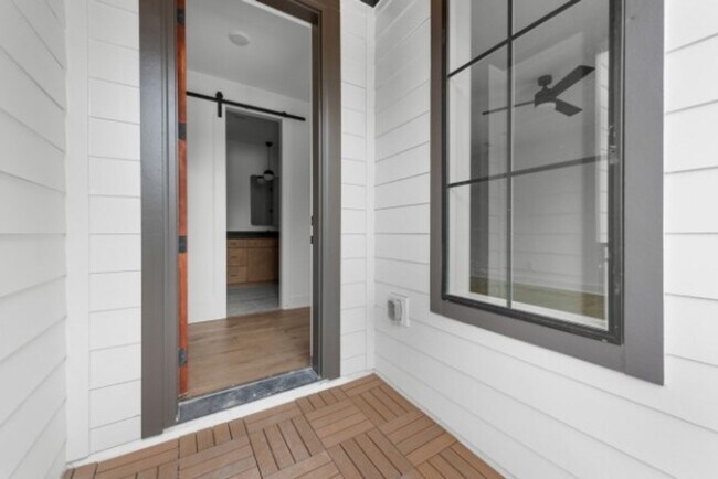 Building Photo - 1814 Stewart Pl