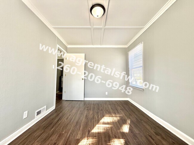 Building Photo - 3 Bedroom House