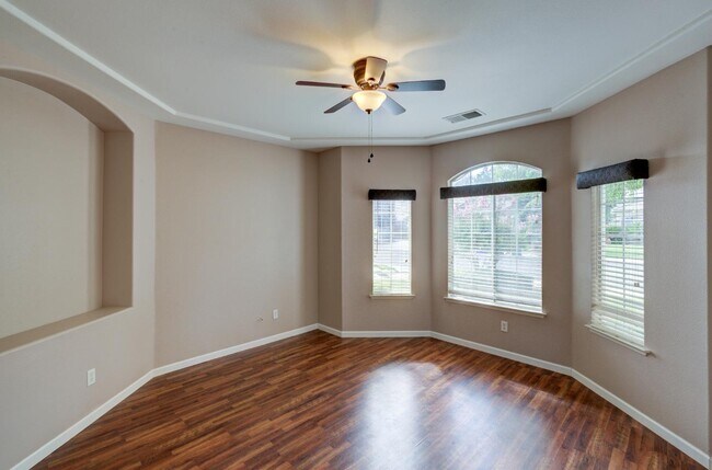 Building Photo - 2898 E Pryor Dr