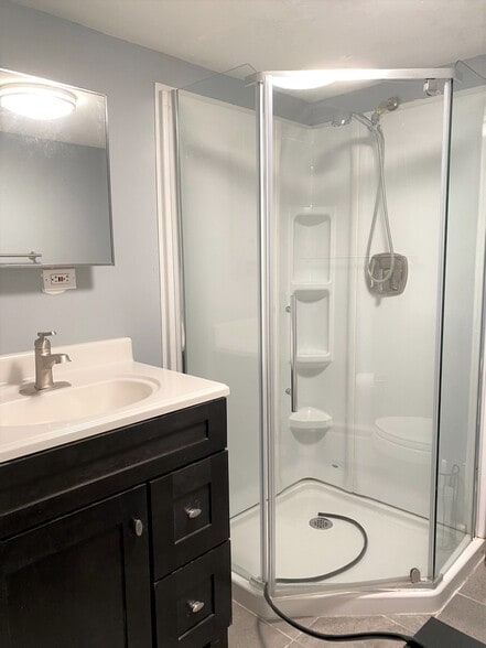 bathroom 2 - 72 Butler Pl