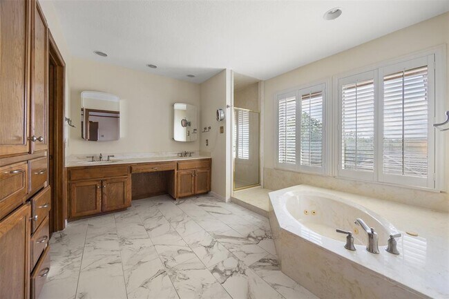 Building Photo - 6007 Ivy Hills Dr