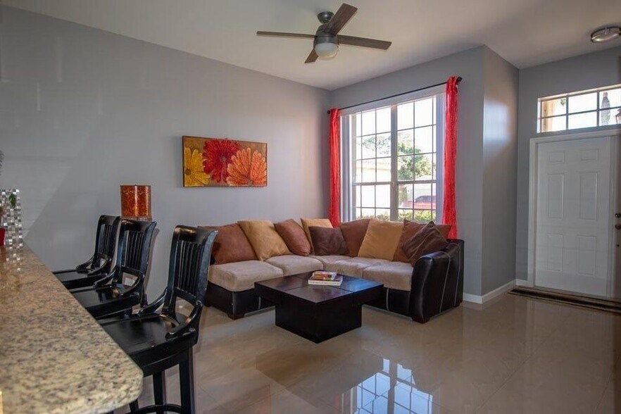 Building Photo - 608 Lake Wellington Dr