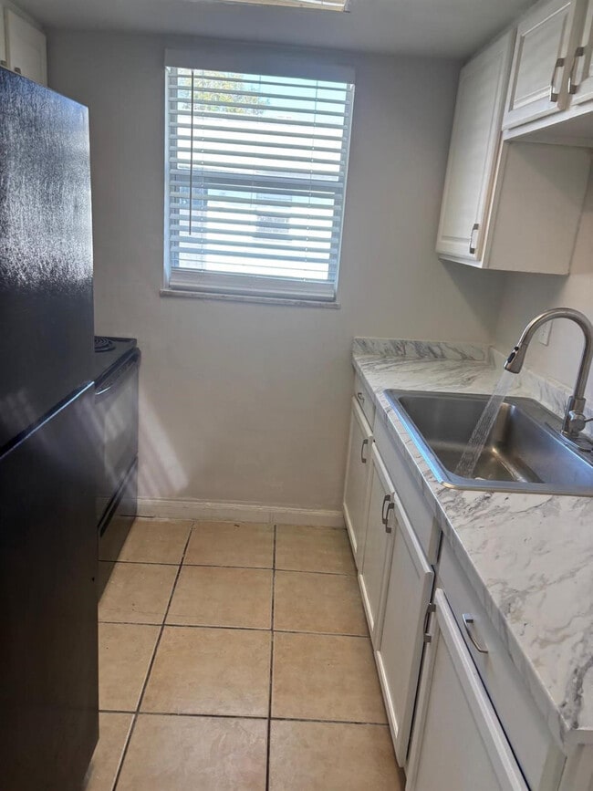 Building Photo - 1875 40th Ave