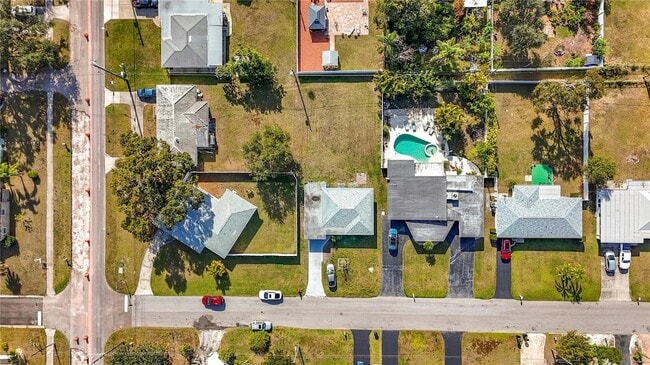 Building Photo - 5810 Tangerine Ave S