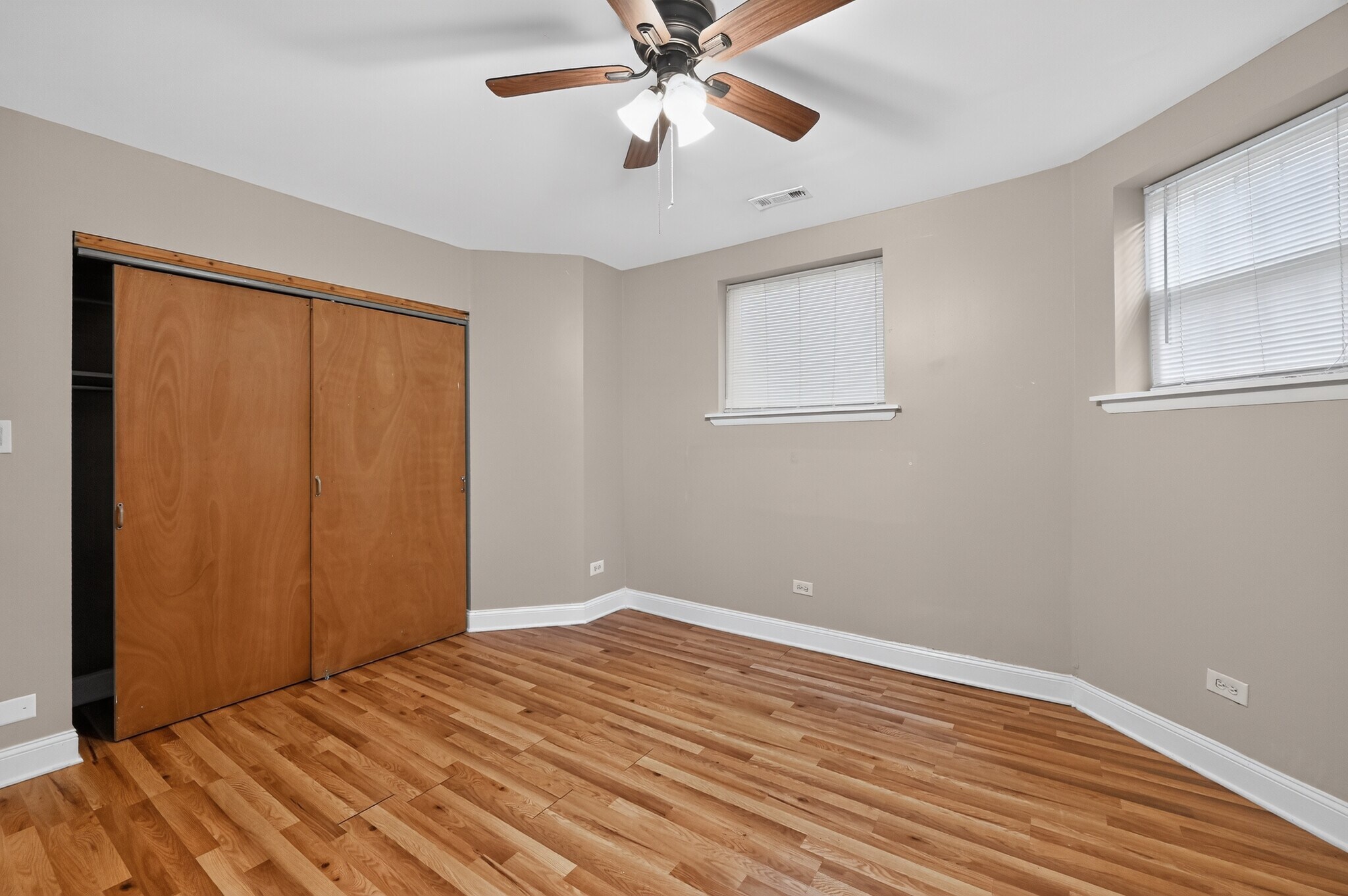 Building Photo - 1516 W Farwell Ave
