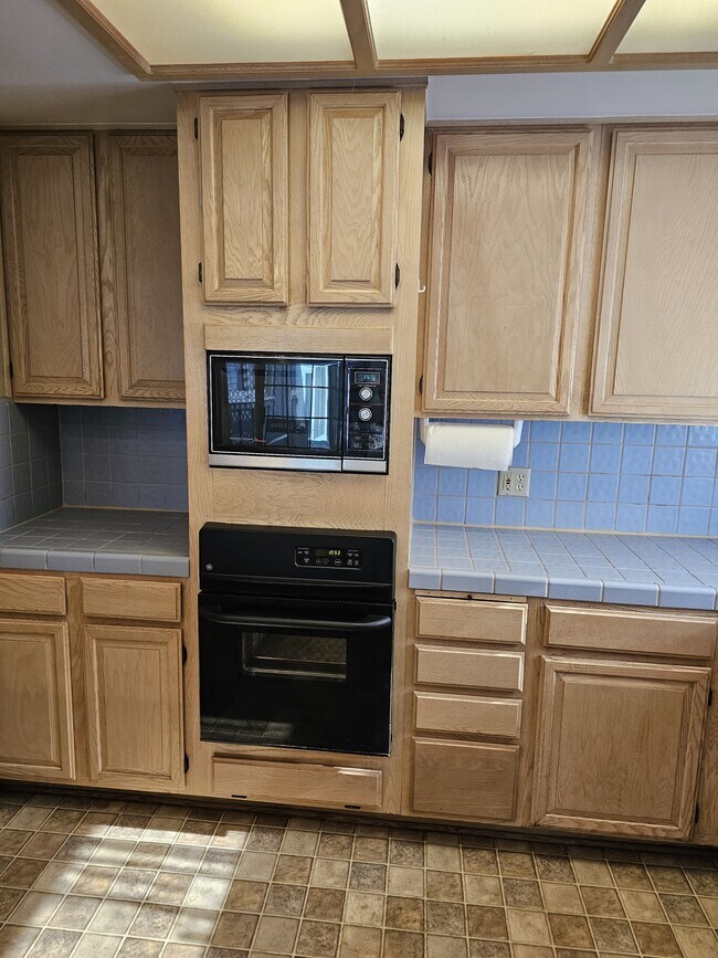 Building Photo - 707 Lima St