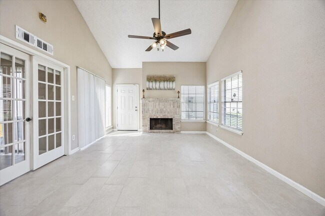 Building Photo - 11957 Bob White Dr