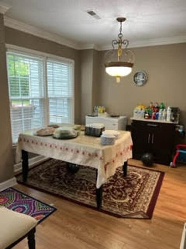 Building Photo - Charming updated 3 bedroom and 2.5 bath Townhome in Adams Farm Greensboro