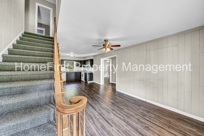Building Photo - 105 Meadowlark Dr