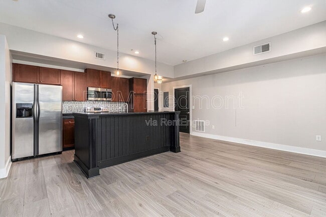 Building Photo - 925 Garrett St