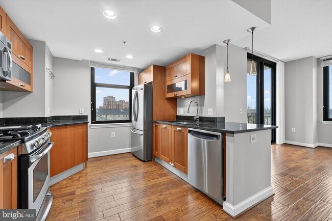 Building Photo - 2451 Midtown Ave