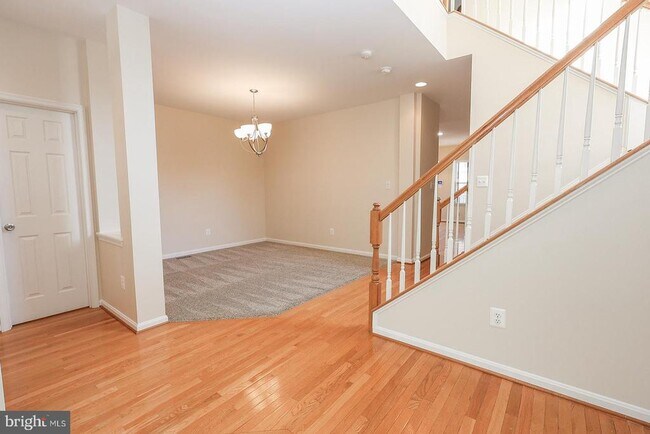 Building Photo - 23305 Hyacinth Ln