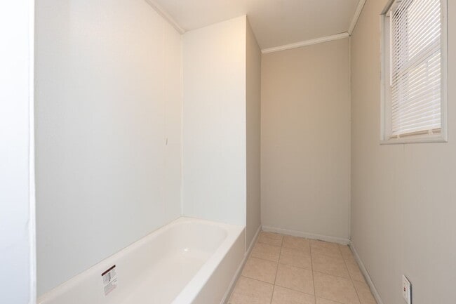 Building Photo - 581 Ridgewood Dr